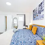 3 Bed 3 Bathroom Flat In Kensington A