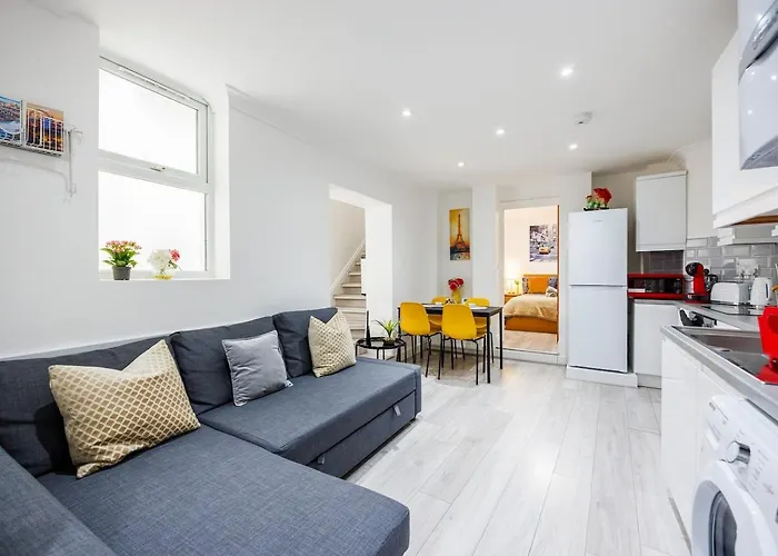 3 Bed 3 Bathroom Flat In Kensington A