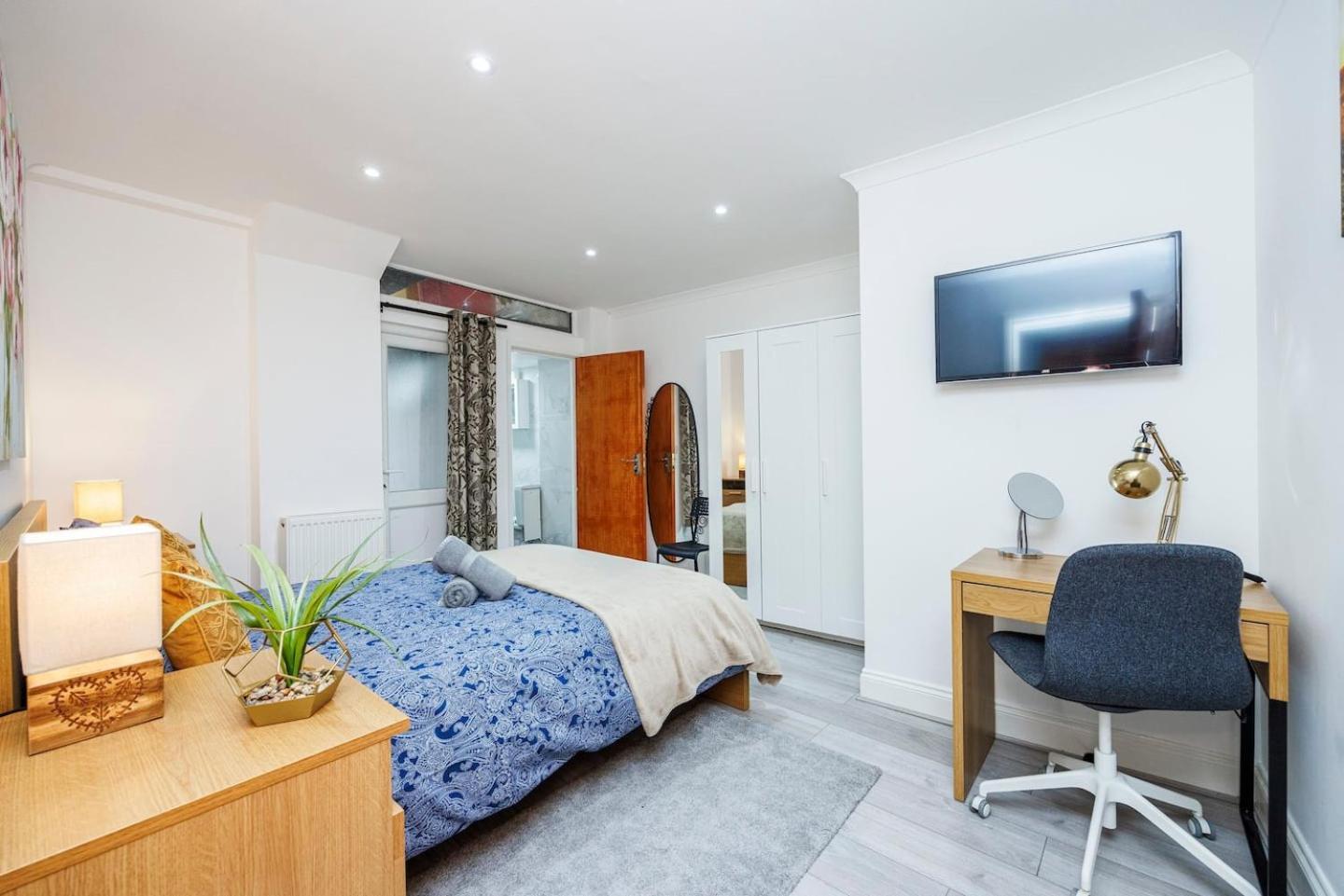 Apartment 3 Bed 3 Bathroom Flat In Kensington A *