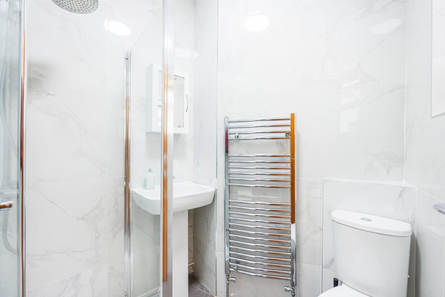 Apartment 3 Bed 3 Bathroom Flat In Kensington A London