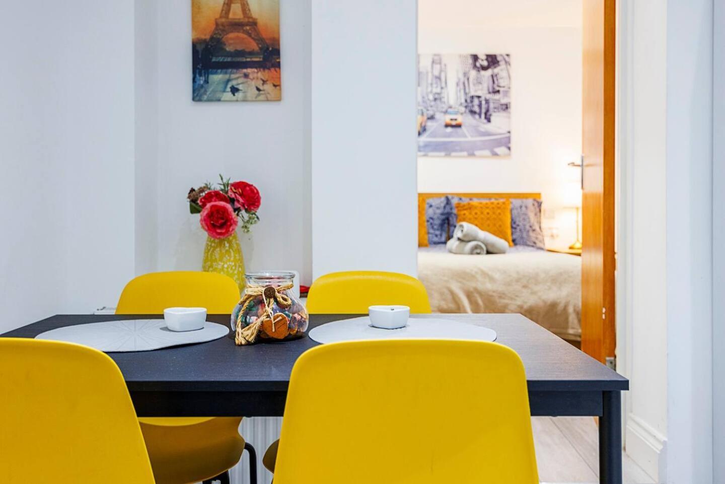 3 Bed 3 Bathroom Flat In Kensington A *