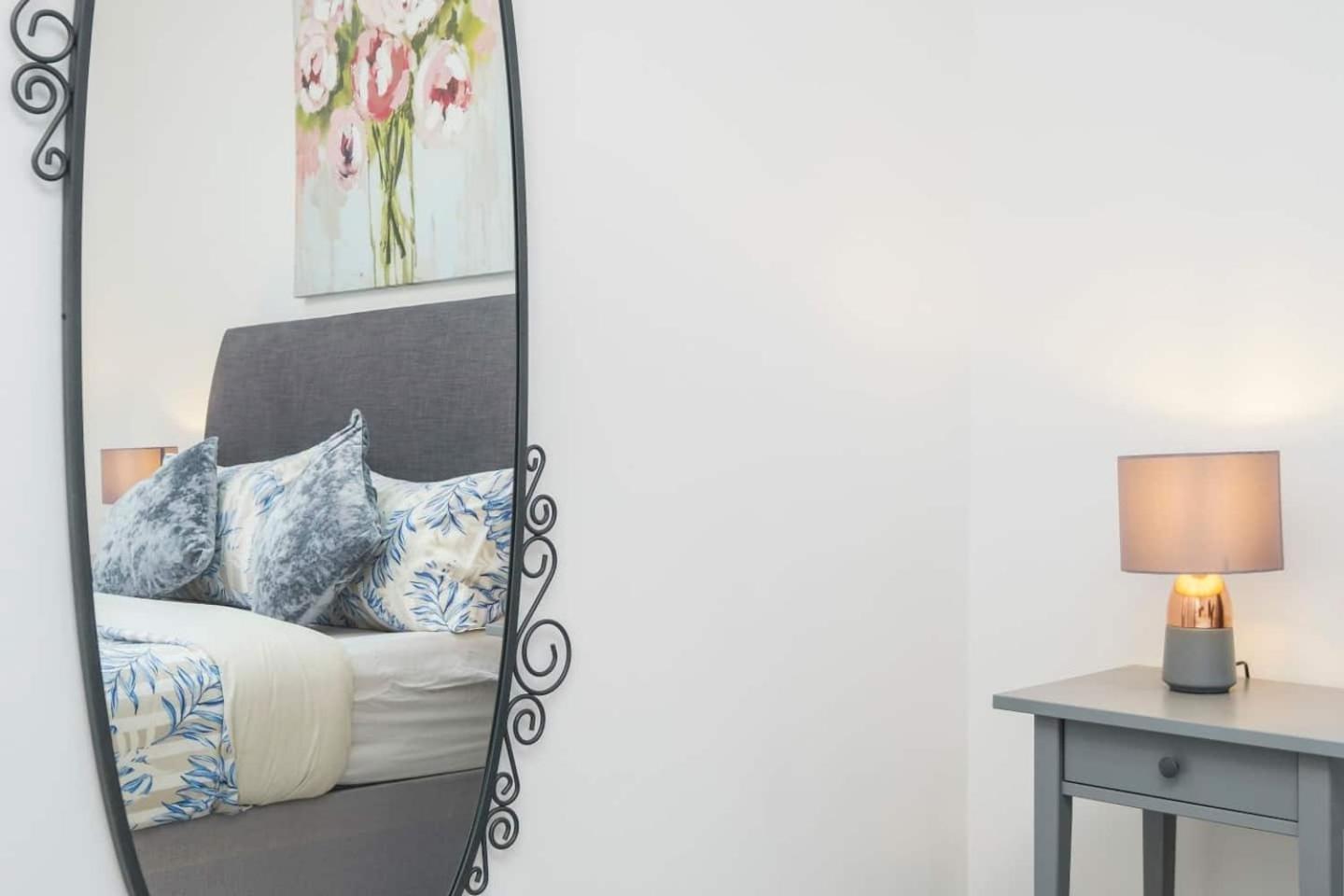 3 Bed 3 Bathroom Flat In Kensington A Apartment