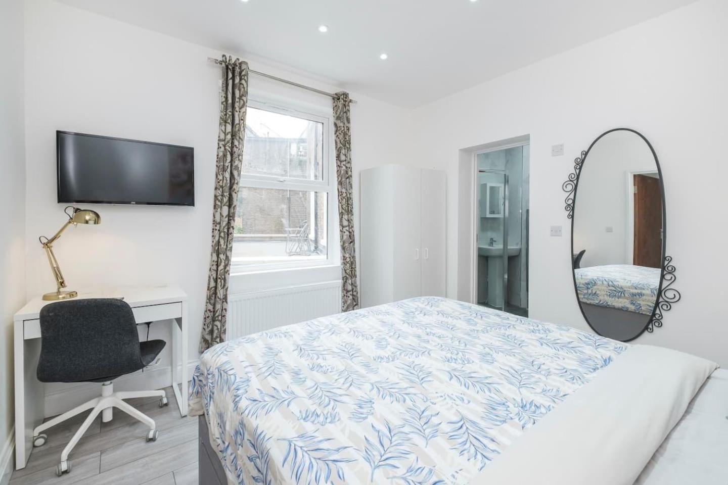 3 Bed 3 Bathroom Flat In Kensington A Apartment *