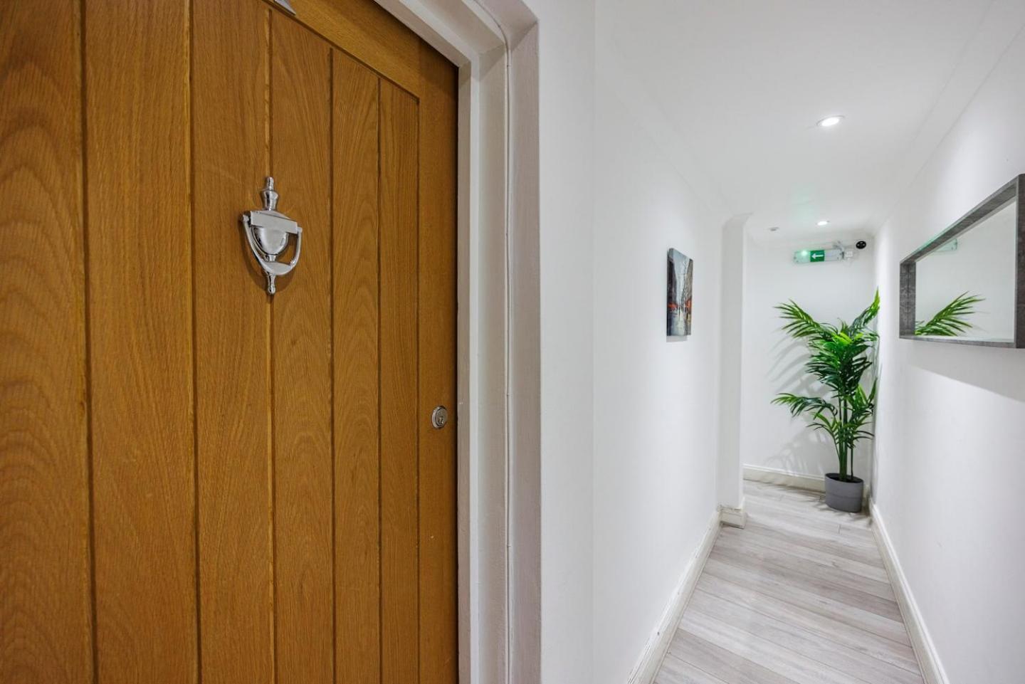 3 Bed 3 Bathroom Flat In Kensington A London