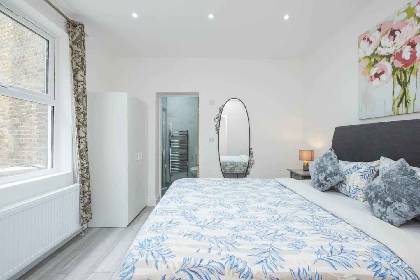 3 Bed 3 Bathroom Flat In Kensington A