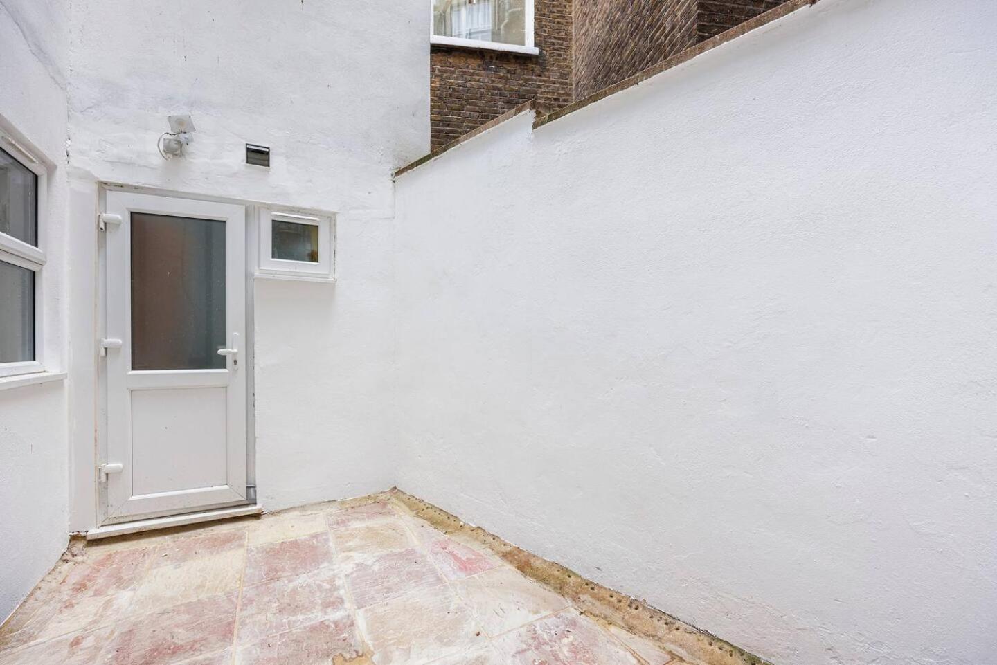 Apartment 3 Bed 3 Bathroom Flat In Kensington A *