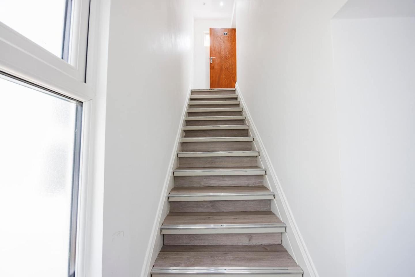 3 Bed 3 Bathroom Flat In Kensington A *
