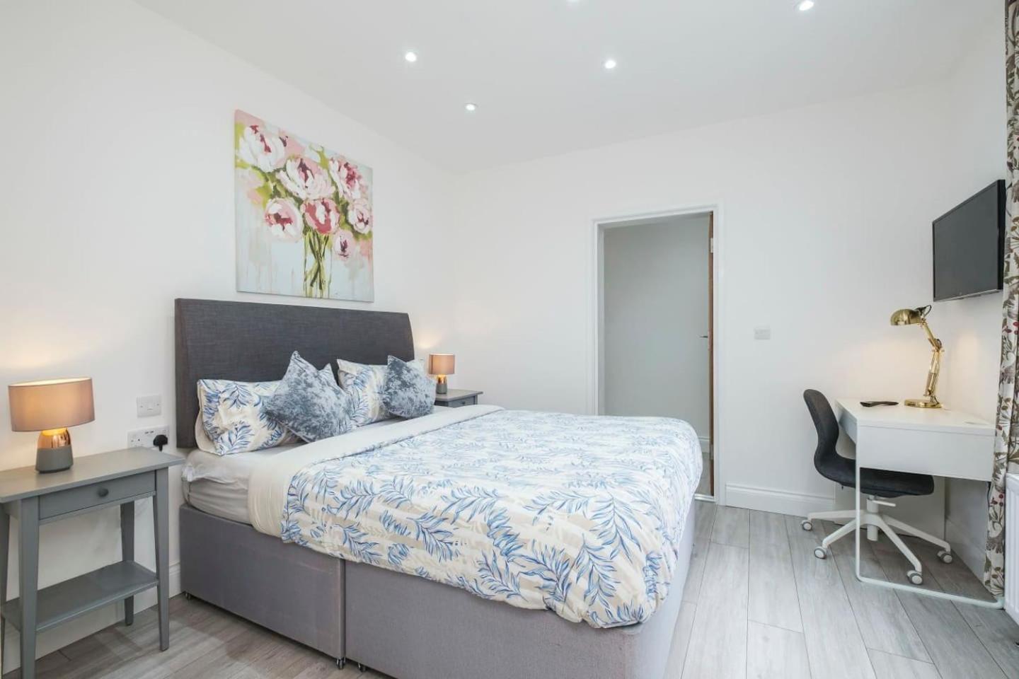 3 Bed 3 Bathroom Flat In Kensington A London