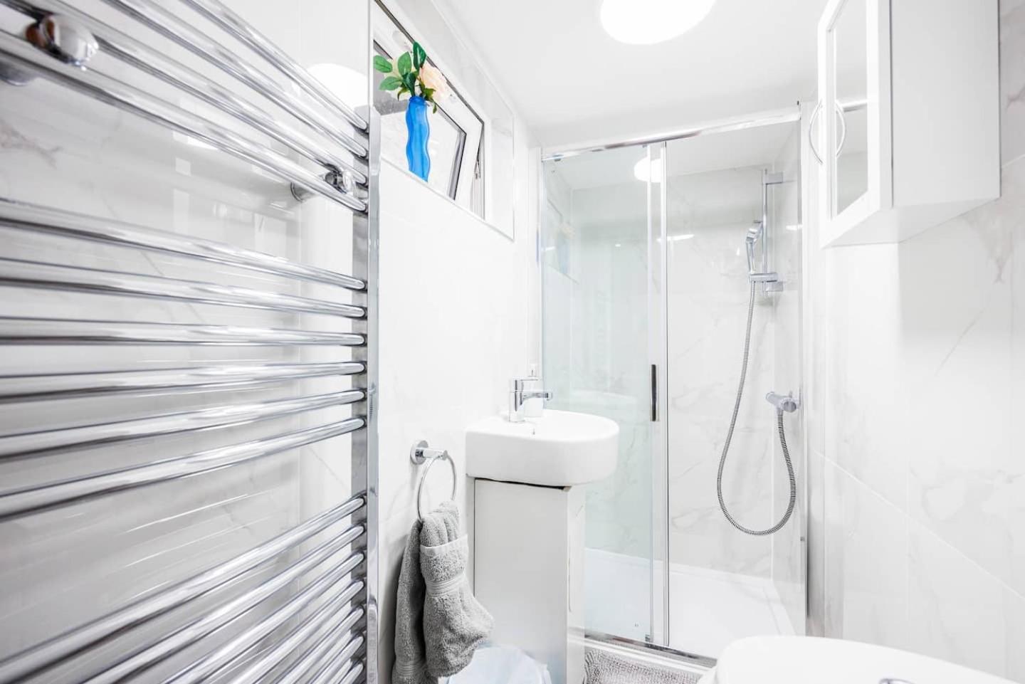 3 Bed 3 Bathroom Flat In Kensington A * London