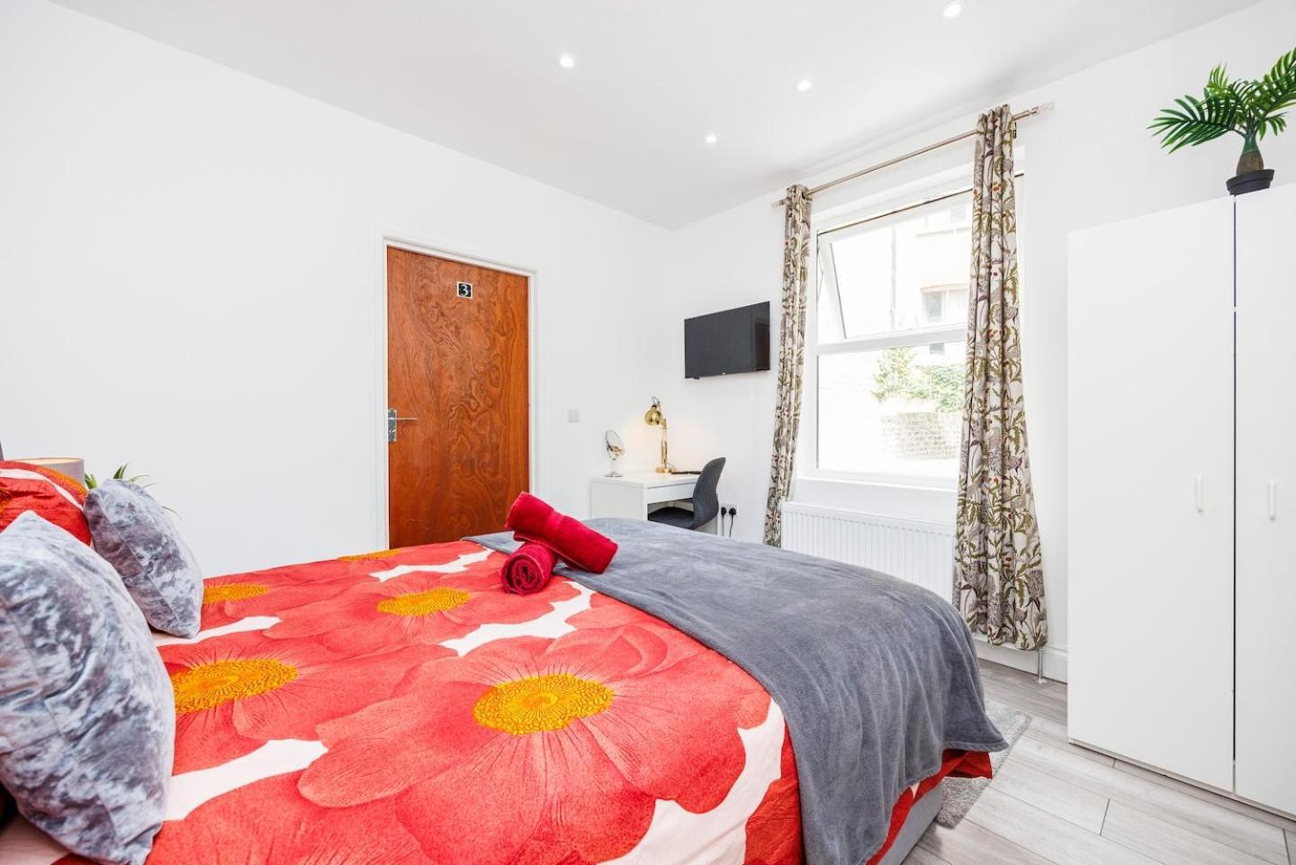 3 Bed 3 Bathroom Flat In Kensington A Apartment *