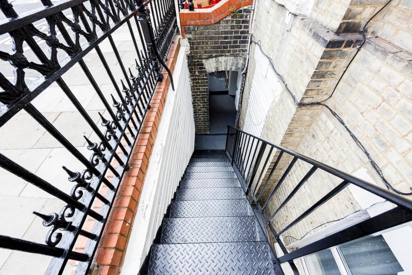 Apartment 3 Bed 3 Bathroom Flat In Kensington A London