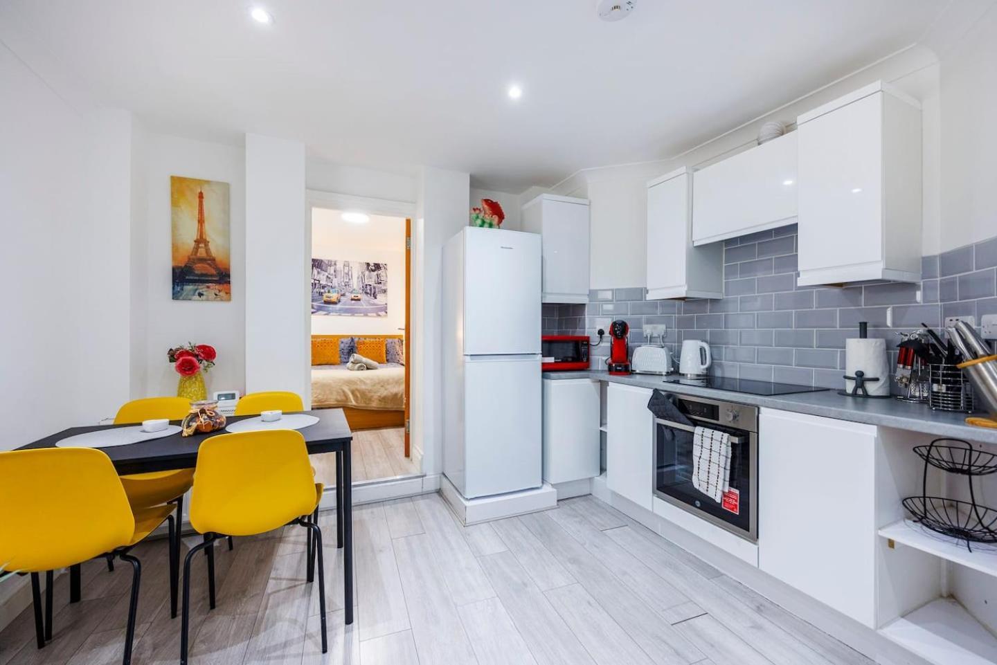 3 Bed 3 Bathroom Flat In Kensington A * London