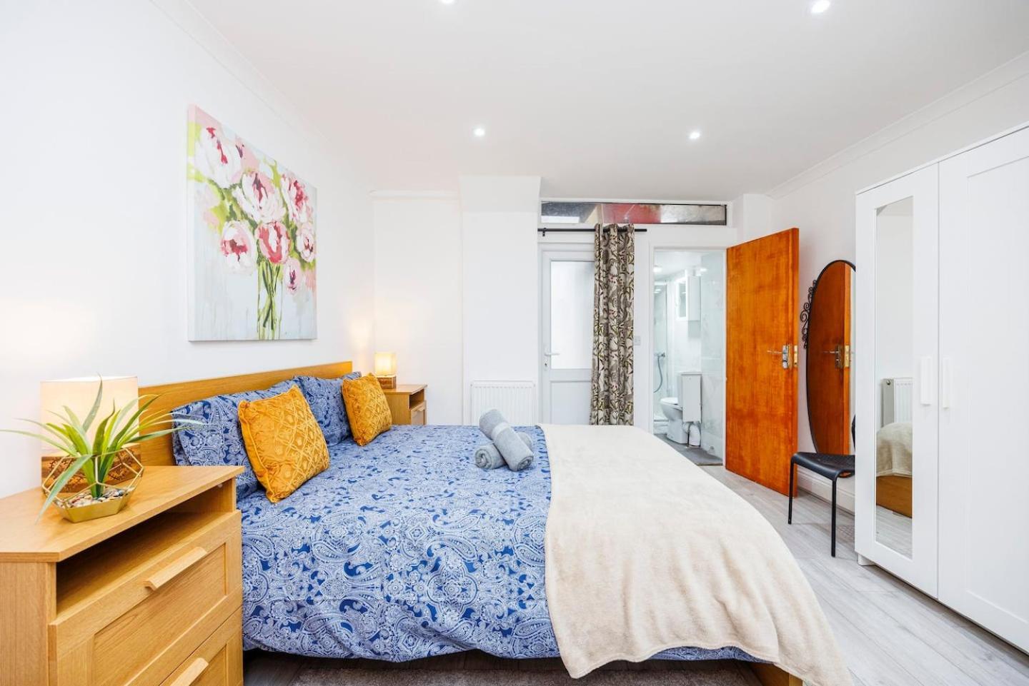 3 Bed 3 Bathroom Flat In Kensington A * London