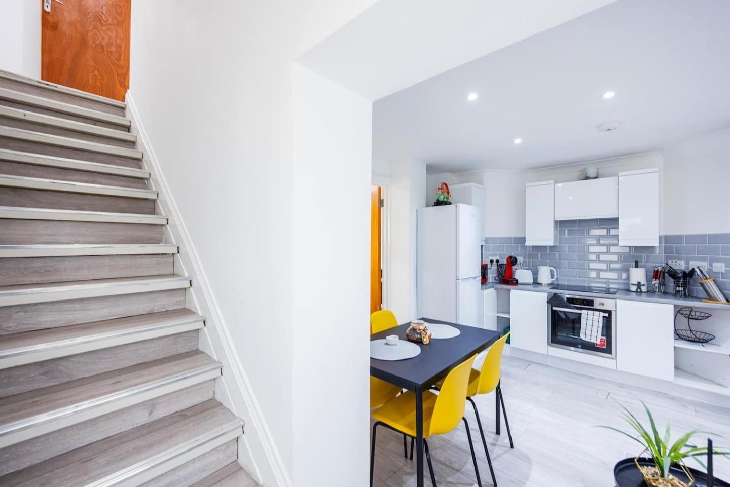 3 Bed 3 Bathroom Flat In Kensington A Apartment *