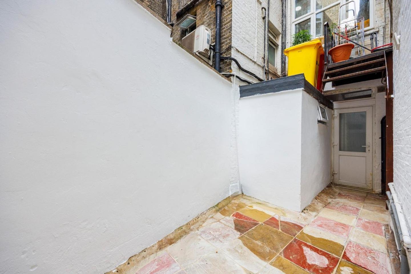 3 Bed 3 Bathroom Flat In Kensington A *