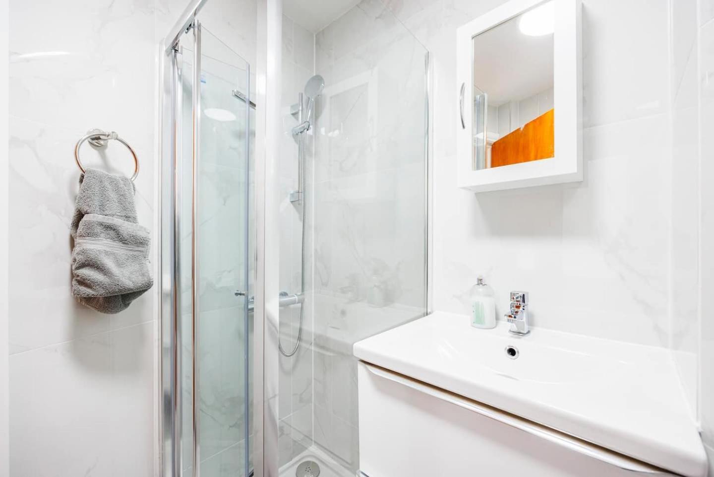 Apartment 3 Bed 3 Bathroom Flat In Kensington A London