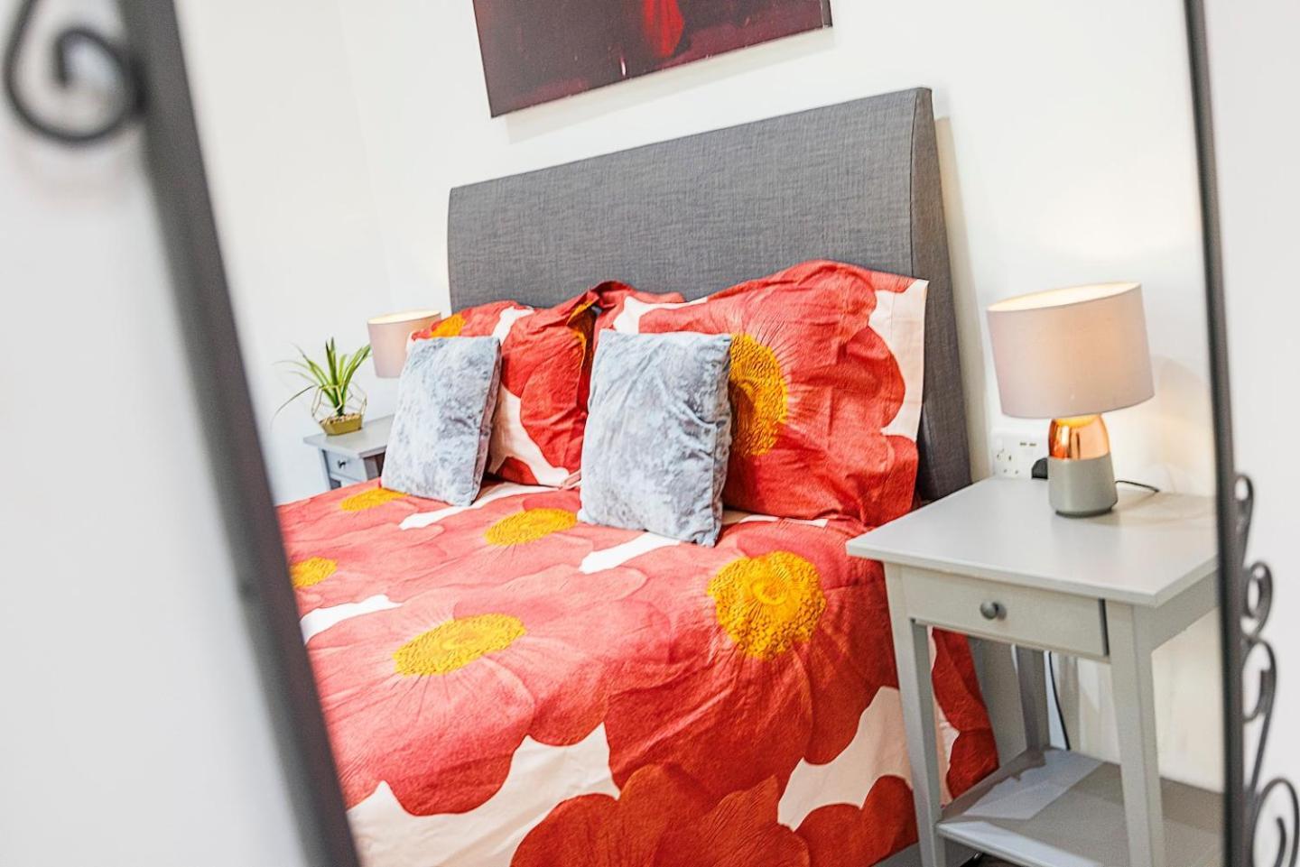3 Bed 3 Bathroom Flat In Kensington A