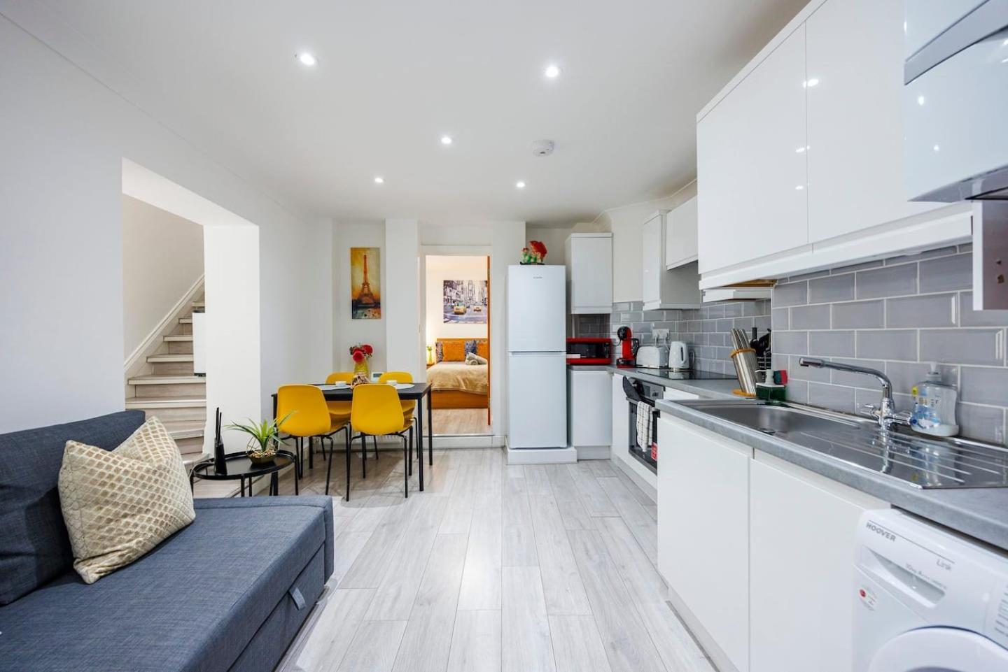 3 Bed 3 Bathroom Flat In Kensington A